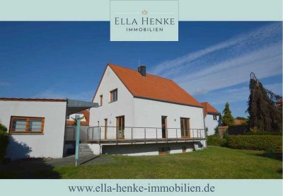 Gepflegtes, modernes Architektenhaus mit 2 Bädern, Keller + Garage.