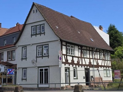 Mitten in Erbach - Fachwerkhaus mit Gewerbeeinheit
