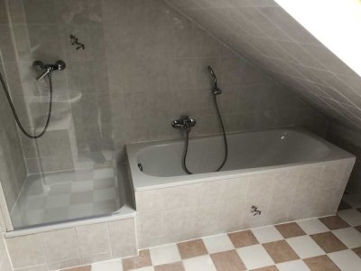 Exklusive, gepflegte 1-Raum-DG-Wohnung mit gehobener Innenausstattung in Augsburg