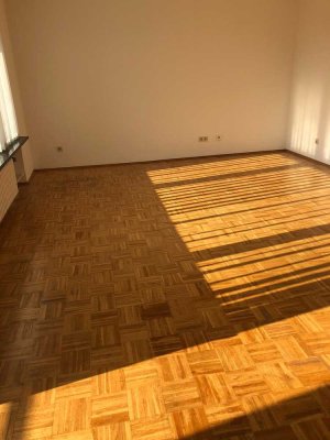 Exklusive 3-Zimmer-Wohnung mit Balkon und EBK in Düsseldorf
