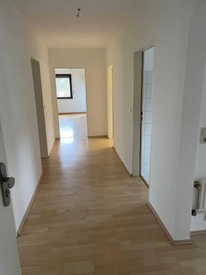 Wunderschöne frisch renovierte 3 Zimmer-Wohnung mit Aussicht und Einbauküche