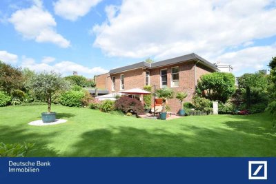 Exklusiver Bungalow auf großem Grundstück in ruhiger Lage