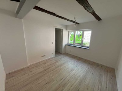 Erstbezug nach Sanierung – stilvolle 2-Zimmer-Altbauwohnung
