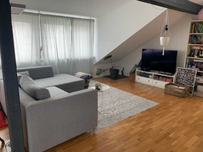 Schöne Dachgeschoss-Wohnung mit Balkon in Bahnhofsnähe