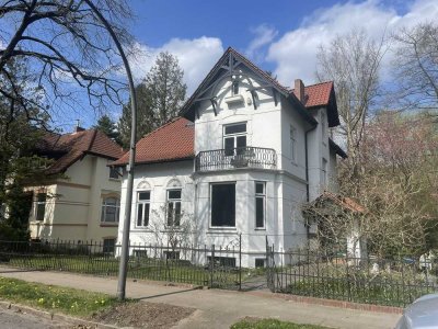 Erstbezug nach Sanierung: 4-Zi.-Altbauwohnung mit 2 Balkonen in Hamburg-Bergedorf