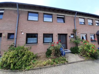 * RESERVIERT *  Reihenmittelhaus mit Garage, sanierungsbedürftig, in ruhiger Lage in Willich Neersen