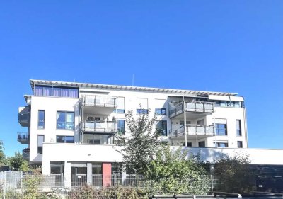 Sonnige 3-Zi.-Wohnung + Wintergarten und privatem Garten im 1. Og – Neubaucharakter, Baujahr 2013