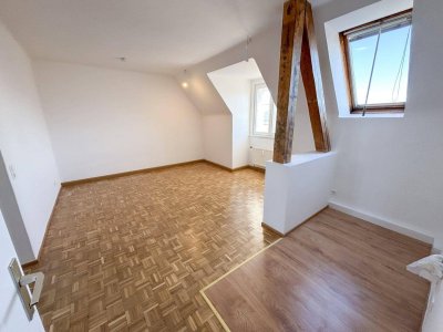 Helle, schön sanierte Dachgeschoßwohnung