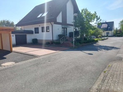 Einfamilienhaus mit 2 Garagen in einer Sackgasse in Lippstadt, großer Garten
