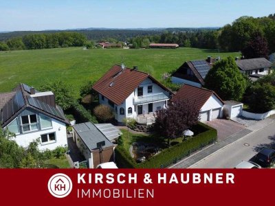 Charmantes Ein-bis Zweifamilienhaus 
mit Weitblick und Gartenparadies!   
   Schwarzenbruck - L...
