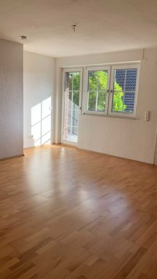 Frisch renovierte 2 - Zimmerwohnung (78qm) mit Balkon in ruhiger Lage ab sofort zu vermieten