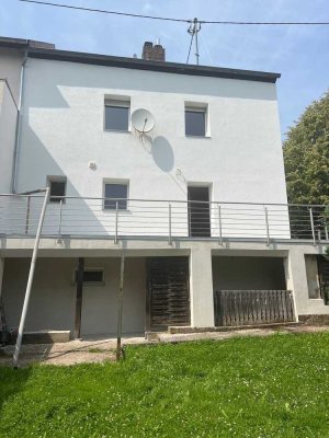 Renovierte Doppelhaushälfte mit Ausbaupotential in Illingen-Uchtelfangen zu verkaufen