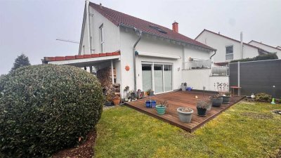 Gepflegte Doppelhaushälfte mit Eckgrundstück, Carport und Kamin in bevorzugter Wohnlage in Horressen