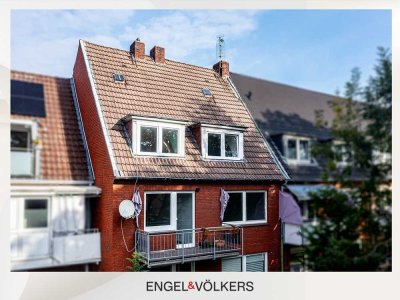 Hell, modernisiert, zentral – 2-Zimmerwohnung mit Balkon im 1. OG