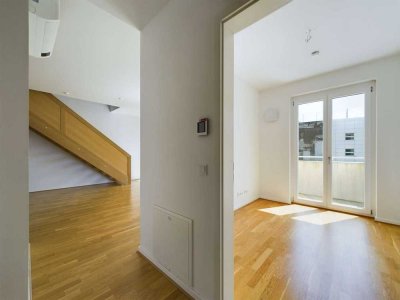 Schicke 3-Zimmer-Maisonette mit zwei Balkons & Innenhof: ideal für Paare und Familien | MaryAnn