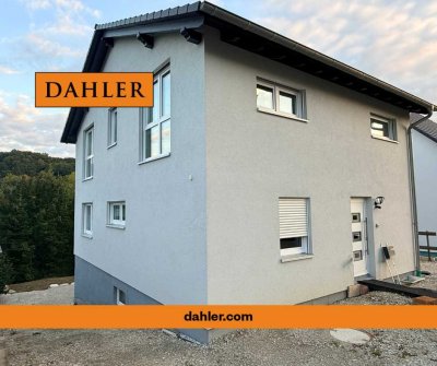 JUNGES OBJEKT -  EINFAMILIENHAUS MIT HANGGARTEN UND VIEL RAUM FÜR IHRE ZUKUNFT