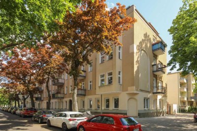 Schöner Altbau: 6 Zimmer! 2 Küchen! 2 Bäder! - von  Privat