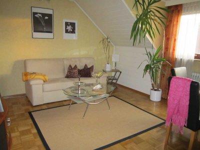 Gemütliche 4-Zimmer-Dachgeschosswohnung mit Balkon und Einbauküche in Erlangen Eltersdorf