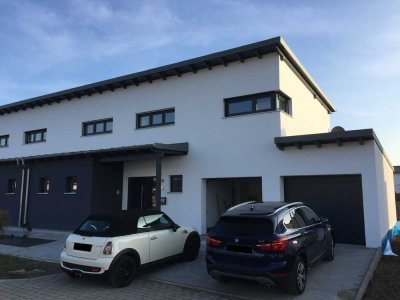 Moderne große Doppelhaushälfte in Parkstetten