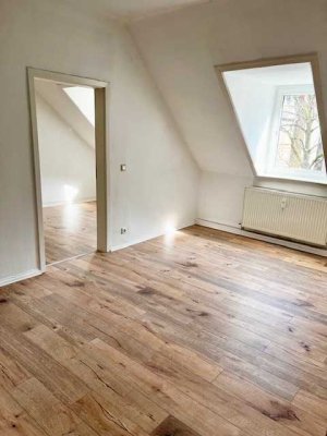 *** Komplett renovierte 2 Zi­. DG- Wohnung, top gepflegtes Haus, Rheingauviertel***