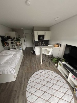 Möblierte 1-Raum Wohnung mit Balkon direkt am Straßburger Platz zentral & gepflegt