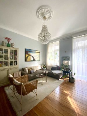 Attraktive modernisierte 4-Zimmer-Altbauwohnung im begehrten Rheingauviertel zu verkaufen!