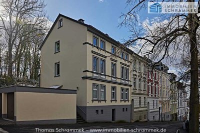 ISERLOHN-STADTNAH: RENOVIERTE 3-ZIMMERWOHNUNG IN DIREKTER WALDRANDLAGE MIT BESONDEREM CHARME