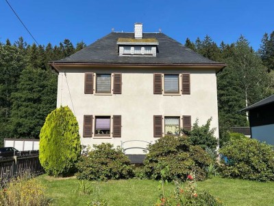 Renovierungsbedürftiges, VERMIETETE Mehrfamilienhaus mit 2 Wohnungen, ausbaufähigem DG zu verkauf!