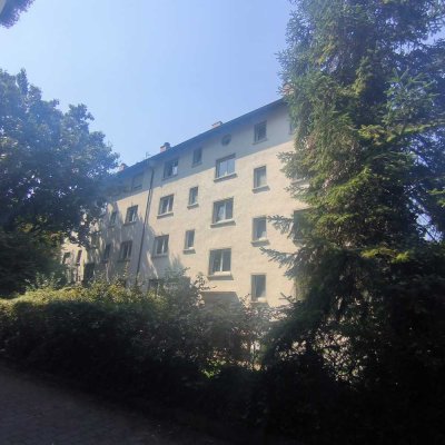 2-Zimmer-Wohnung mit Potential – Sanierungsobjekt mit Erbbauzins