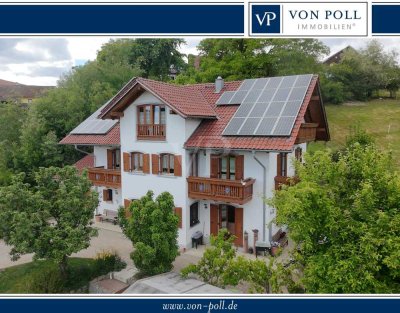 Einfamilienhaus im Landhausstil mit schön angelegten Garten