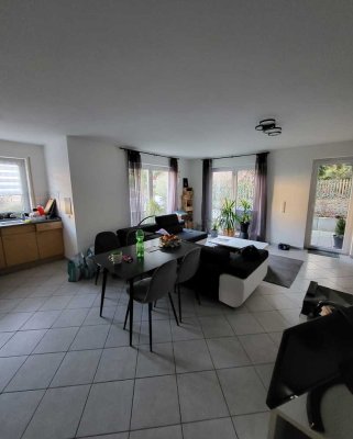 Schöne Zimmer Wohnung mit EBK und Südwestterrasse