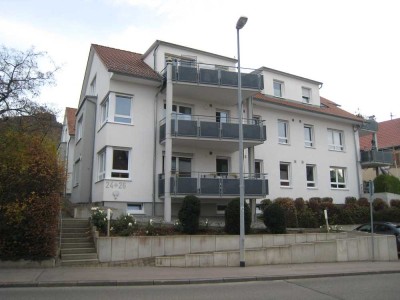 *Schöne moderne 4,5 Zimmer Erdgeschosswohnung mit TG-Stellplatz + Pkw-Außenstellplatz*