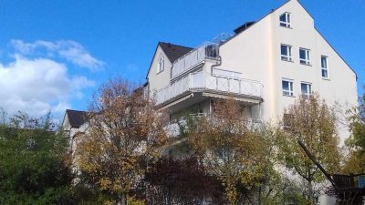 Modernisierte 4-Raum-Wohnung mit Balkon und Einbauküche in Langen