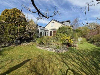 Wohnen auf dem Laurensberg - Wohnhaus auf großem Grundstück mit Außenpool