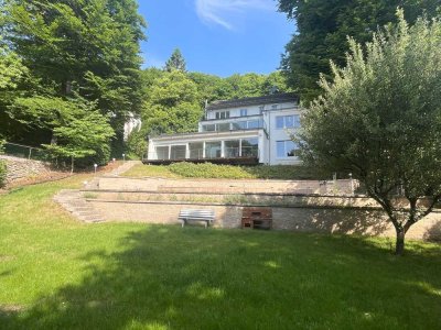 Familienparadies mit Pool und Skylineblick