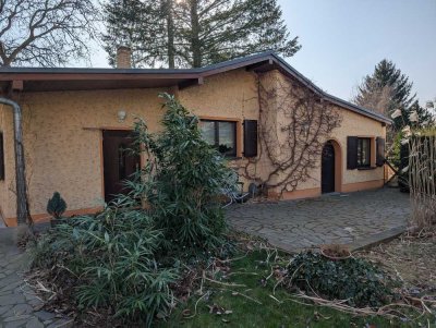 Maklerfrei: Grundstück mit Haus, Pool und altem Baumbestand in Teltower Bestlage