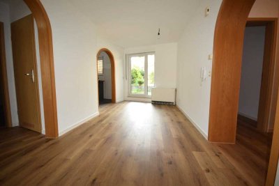Neu Renovierte 2,5-Zi.-Whg. mit Balkon und Terrasse