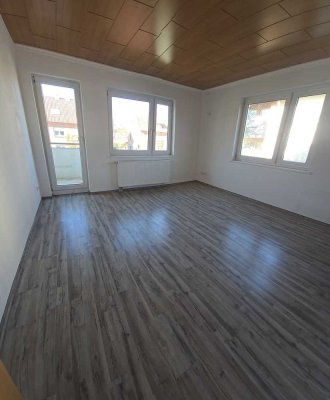 Schöne 3-Zimmerwohnung  im 1. OG mit Balkon