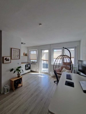 Stilvolle, vollständig renovierte 1-Zimmer-Wohnung mit Balkon und Einbauküche in Karlsruhe