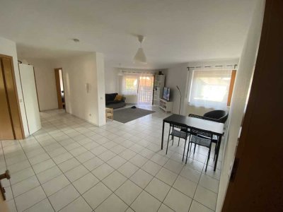 Freundliche und helle 4-Zimmer-Wohnung mit Balkon und Einbauküche in Altensteig