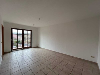 TOP BEZUGSFREI! Charmante, helle 2-Zimmer-Wohnung mit Balkon in Dippoldiswalde zu verkaufen!!!
