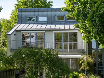 Geschmackvolle, gepflegte 2-Zimmer-Maisonette-Wohnung mit geh. Innenausstattung mit Balkon und EBK