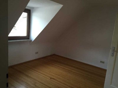 Schöne Dachgeschosswohnung (Altbau)