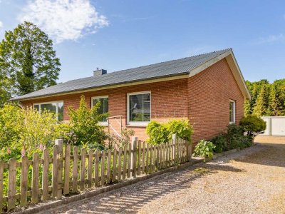 Einfamilienhaus mit großem Grundstück