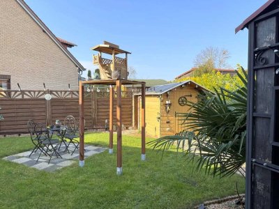SOFORTBEZUG! EINFAMILIEN-WOHLFÜHLHAUS (REH 7,05m Breite) MIT GARTEN UND CARPORT!