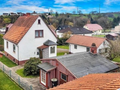 Charmantes Einfamilienhaus im Grünen – Mit großer Garage, Werkstatt und Garten in Bad Arolsen