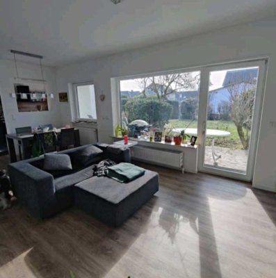 Freundliche & frisch renovierte 3.-Zi.-Wohnung mit Garten, Terrasse & kleiner Loggia