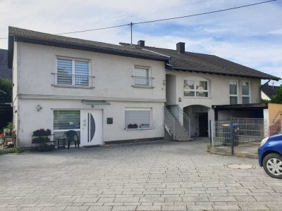 Renoviertes 3-Parteienhaus mit Stellplätzen in Faid