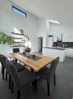 Neuwertige 2,5-Zimmer-Wohnung mit Balkon, Einbauküche und Garage in Zwiefalten