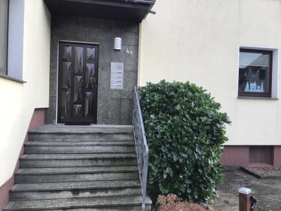 Ansprechende 4-Raum-Hochparterr-Wohnung mit mod. Einbauküche, Terrasse z. Garten, Kotta,Stellplatz